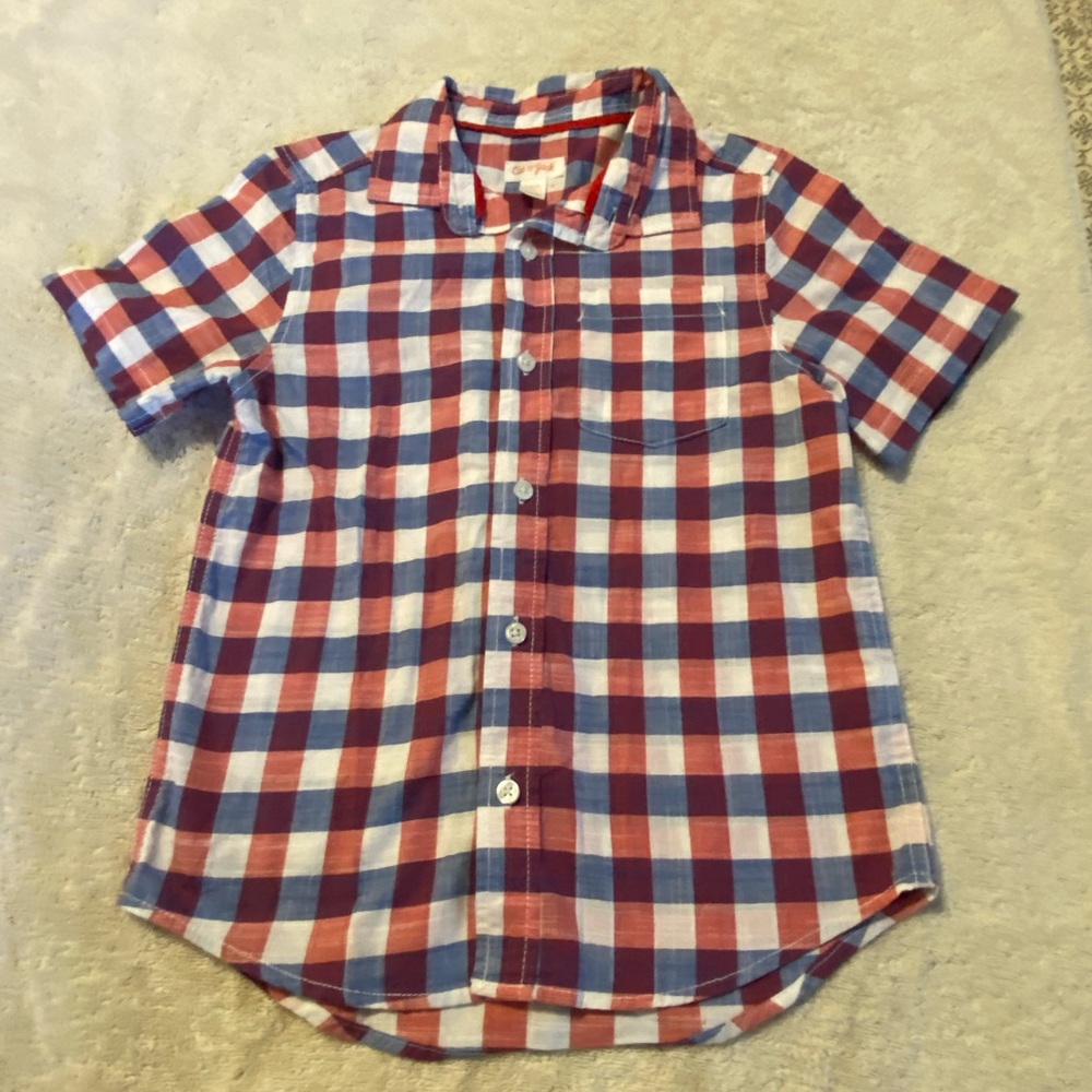 Boys size S (6-7) Cat & Jack short sleeve button up plaid shirt